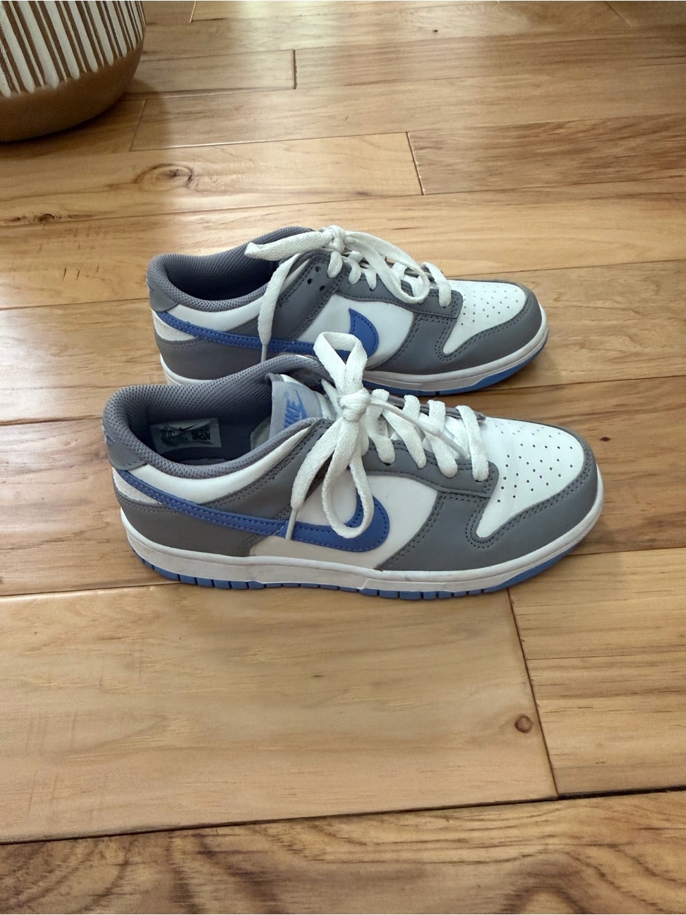 Nike, low-top, white with gray accents and blue swoosh, boys, 6Y - Picture 4 of 6